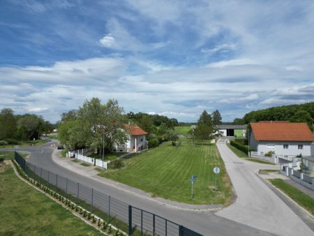 +++ Ebenes Baugrundstück in unverbauberer Südlage am Ortsrand von Stoob +++