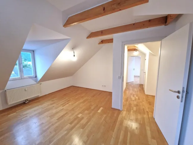 Zimmer 1_KI-bearbeitet mit Einrichtungsbeispiel
