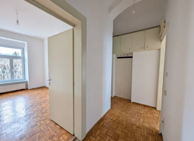 Altbau-Klassiker mit 2 Balkonen in Graz-Eggenberg zum Bestpreis: Sanieren, Gestalten, Profitieren! - Bild