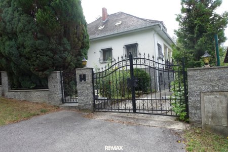 Großzügiges Einfamilienhaus in traumhafter Ruhelage am Waldrand