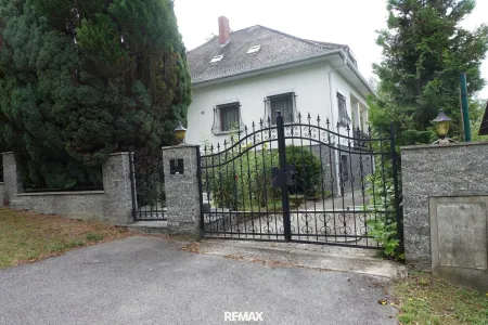 Großzügiges Einfamilienhaus in traumhafter Ruhelage am Waldrand