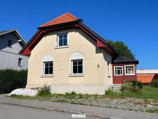 Zentral gelegenes Wohnhaus in Andorf - Titelbild