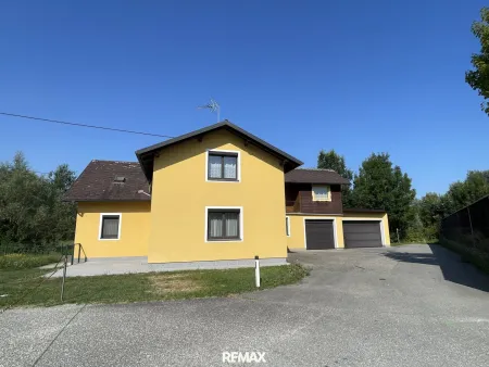 Attraktives Einfamilienhaus mit Terrasse, Garten und großzügiger Garage