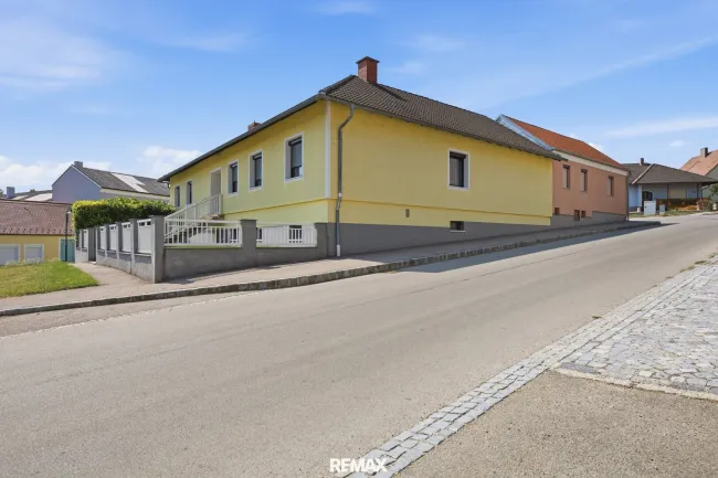 Großzügiges Baumeisterhaus mit uneinsehbarem Innenhof in Mailberg - Bild