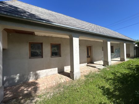 +++ Streckhof mit sehr großem Grundstück in Gyalóka (Ungarn) +++