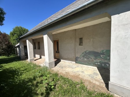 +++ Streckhof mit sehr großem Grundstück in Gyalóka (Ungarn) +++