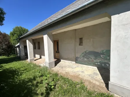 +++ Streckhof mit sehr großem Grundstück in Gyalóka (Ungarn) +++