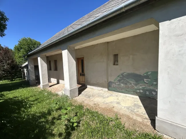 +++ Streckhof mit sehr großem Grundstück in Gyalóka (Ungarn) +++ - Bild