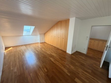 Grünruhelage in Klosterneuburg: Großzügiges Miethaus mit Einliegerwohnung, Sauna, Garten und außergewöhnlichem Fernblick