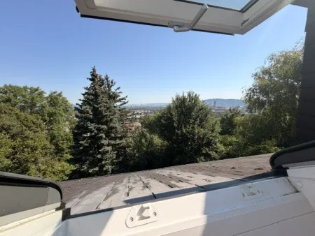 Grünruhelage in Klosterneuburg: Großzügiges Miethaus mit Einliegerwohnung, Sauna, Garten und außergewöhnlichem Fernblick - Titelbild