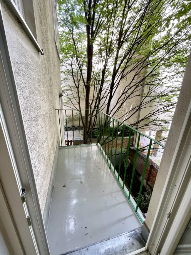 NÄHE U6 ALSER STRASSE - CHARMANTE, SONNIGE ALTBAUWOHNUNG MIT MINIBALKON - 3 ER WG GEEIGNET - Bild