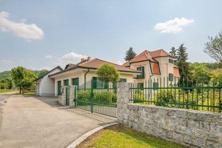 ++ Leben am Wasser, wohnen im Grünen: Einzigartige Landhausvilla in Gars am Kamp mit eigenem Badesteg, Pool & Sauna ++