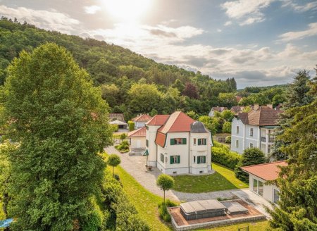 ++ Leben am Wasser, wohnen im Grünen: Einzigartige Landhausvilla in Gars am Kamp mit eigenem Badesteg, Pool & Sauna ++