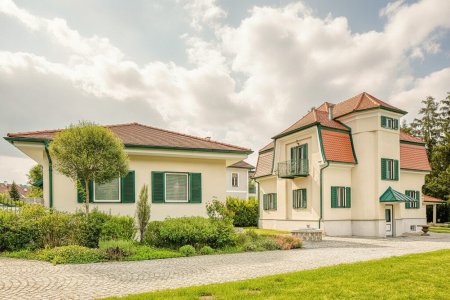 ++ Leben am Wasser, wohnen im Grünen: Einzigartige Landhausvilla in Gars am Kamp mit eigenem Badesteg, Pool & Sauna ++