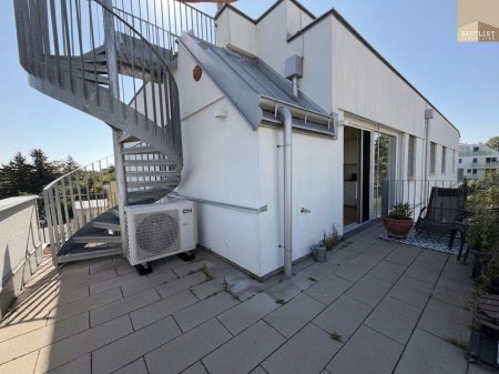 Neubau-Penthouseflair mit 52 m² Dachterrasse, Whirlpool & Fernblick – Wohnen auf zwei Ebenen in Mödling