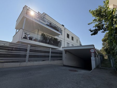 Neubau-Penthouseflair mit 52 m² Dachterrasse, Whirlpool & Fernblick – Wohnen auf zwei Ebenen in Mödling