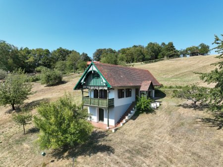 '' BEZAUBERNDES UNIKAT '' - Glasing ! Charismatisches Kellerstöckl in hinreissender Lage !! Gepflegtes Original mit ca. 10.500 m2 arrondiertem Eigengrund !!