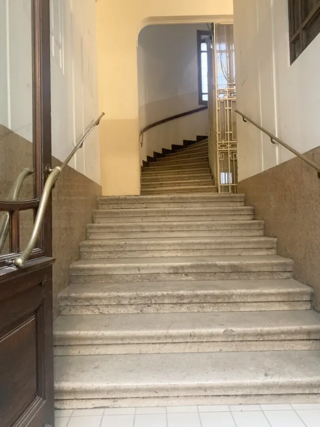 Stiegenhaus/Blick Lift
