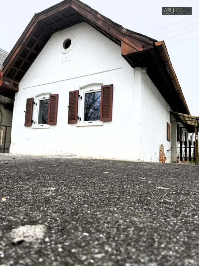 Sanierungsbedürftiger Weinkeller/Wohnhaus mit Weingarten - Bild