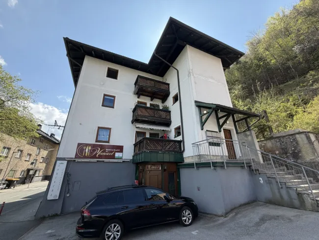 Voll vermietetes Zinshaus mit 7 Wohneinheiten in Hallein - Titelbild