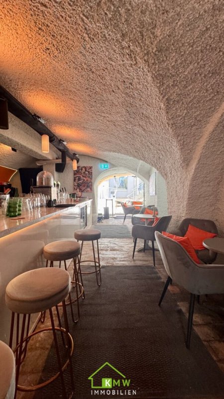 Steiner Tor: renoviertes ca.125m² Gastronomie-/Geschäftslokal
