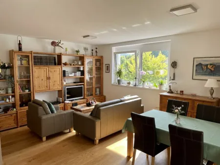 Moderne 4-Zi-Wohnung mit Balkon, Fußbodenheizung & Aufzug in Gloggnitz – 284.500.000 €