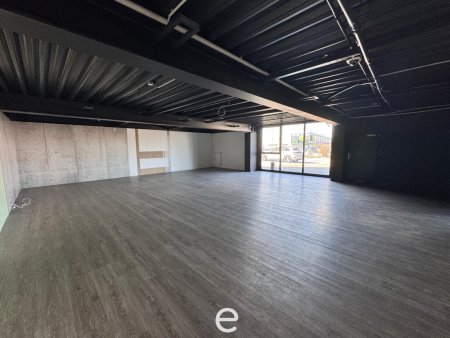 Moderner Showroom mit Büro und Lagerflächen in Ansfelden zu vermieten