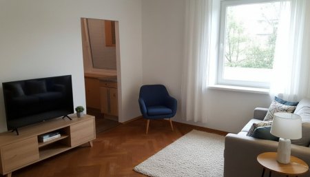 mit KI-generiert