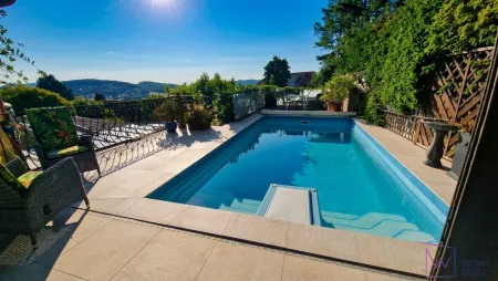 Hohe Privatsphäre und geräumige Terrasse