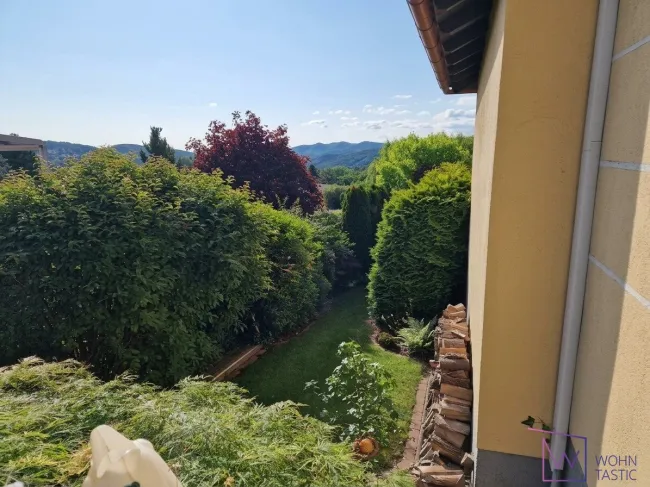 Fernblick vor dem Haus