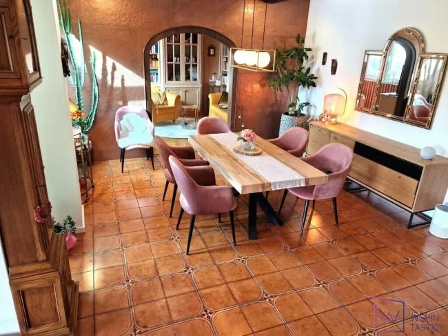 Essbereich mit ausziehbarem Tisch