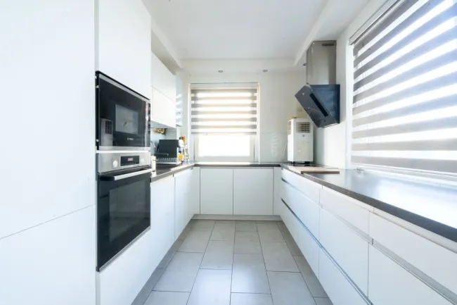 Stilvolle 4-Zimmer Wohnung mit Balkon zu kaufen, Nähe Wasserwald - Titelbild