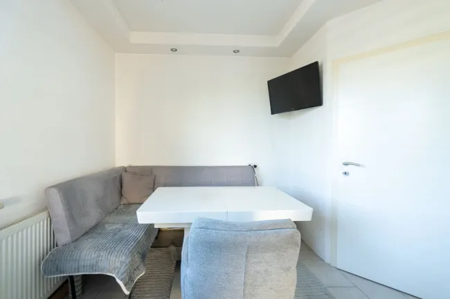 Stilvolle 4-Zimmer Wohnung mit Balkon zu kaufen, Nähe Wasserwald - Bild