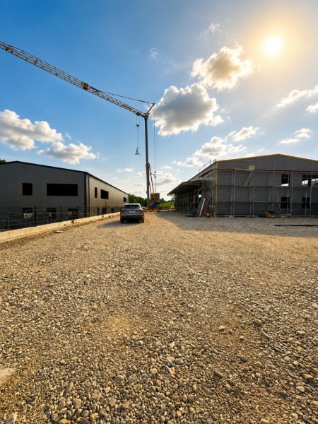 Moderne Gewerbehalle mit Bürofläche – Neubau in Toplage von Thalheim ZU KAUFEN