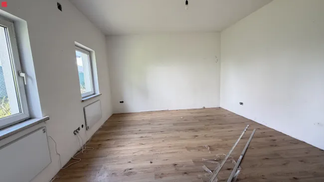 Mehrfamilienhaus mit 3 Wohneinheiten – sanierungsbedürftig mit Potenzial - Bild