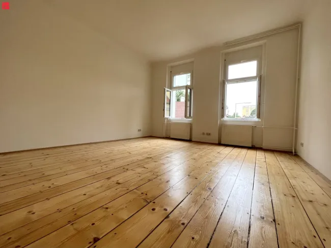 Renovierte Altbauwohnung mit Balkon! - Titelbild