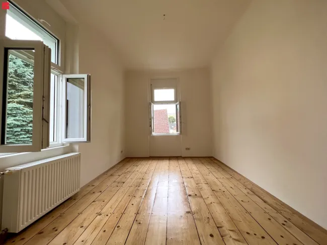 Renovierte Altbauwohnung mit Balkon! - Bild