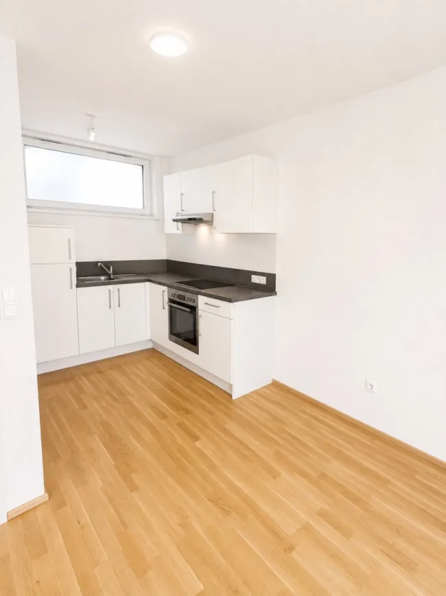 PROVISIONSFREIE 2 Zimmer-Balkonwohnung mit separater Küche nähe Stadion mit großer Terrasse und Parkplatz - Bild