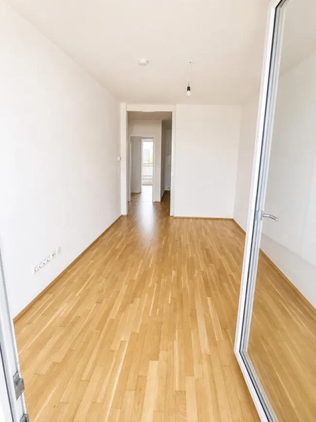 PROVISIONSFREIE 2 Zimmer-Balkonwohnung mit separater Küche nähe Stadion mit großer Terrasse und Parkplatz - Bild