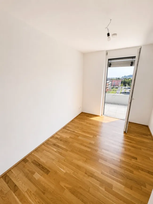 Traumwohnung im 6.Obergeschoss mit unglaublichem Weitblick über Graz, herrlicher Terrasse und Tiefgaragenparkplatz - Bild
