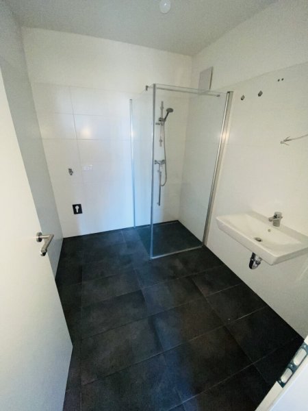 Herrliche 3-Zimmer-Wohnung mit gemütlichem Balkon, toller Aufteilung und 2 Tiefgaragenparkplätzen