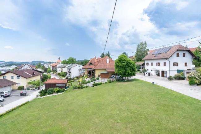 Idyllisches Einfamilienhaus mit Garten und Garage in Schwertberg zu kaufen - Bild