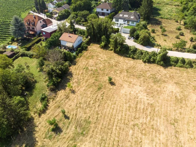 Großartiges Grundstück mit Baubewilligung in Ruhelage, Nähe Ölberg - Bild