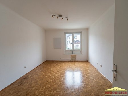 BERNDORF-SCHÖNE 3-ZIMMER WOHNUNG MIT BALKON & STELLPLATZ