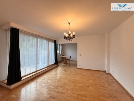 Sehr große 2-Zimmer-Wohnung mit überdachtem Abstellplatz