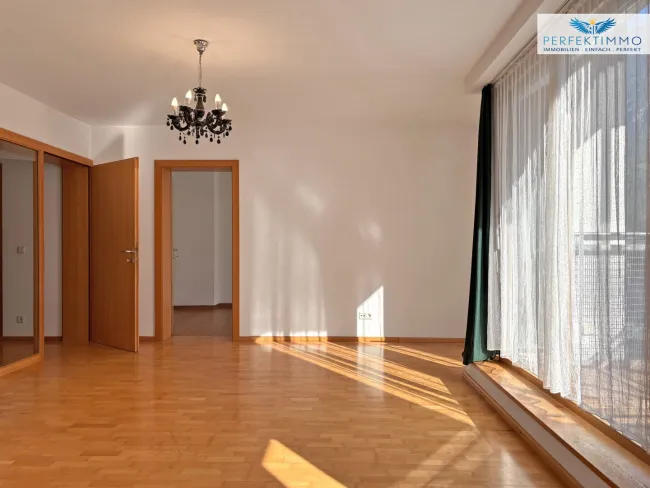 Sehr große 2-Zimmer-Wohnung mit überdachtem Abstellplatz - Titelbild
