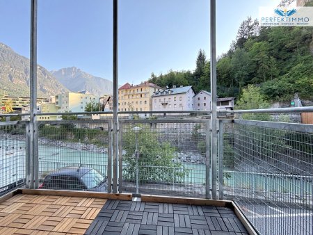 Sehr große 2-Zimmer-Wohnung mit überdachtem Abstellplatz