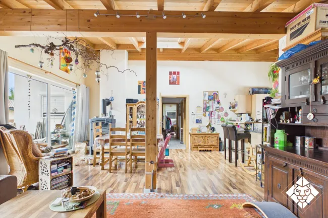 Traumhafte Penthousewohnung mit weitläufiger Sonnenterasse und Garten zur Miete - Bild