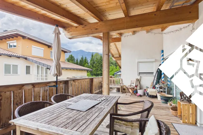 Traumhafte Penthousewohnung mit weitläufiger Sonnenterasse und Garten zur Miete - Titelbild