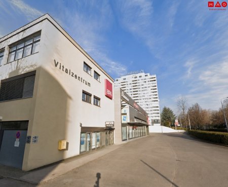 Vielseitig nutzbare 83,60 m² Geschäfts-/Ordinationsfläche im florierenden Einkaufs-/Vitalzentrum Muldenstraße mieten und von der hohen Kundenfrequenz profitieren! Provisionsfrei!
